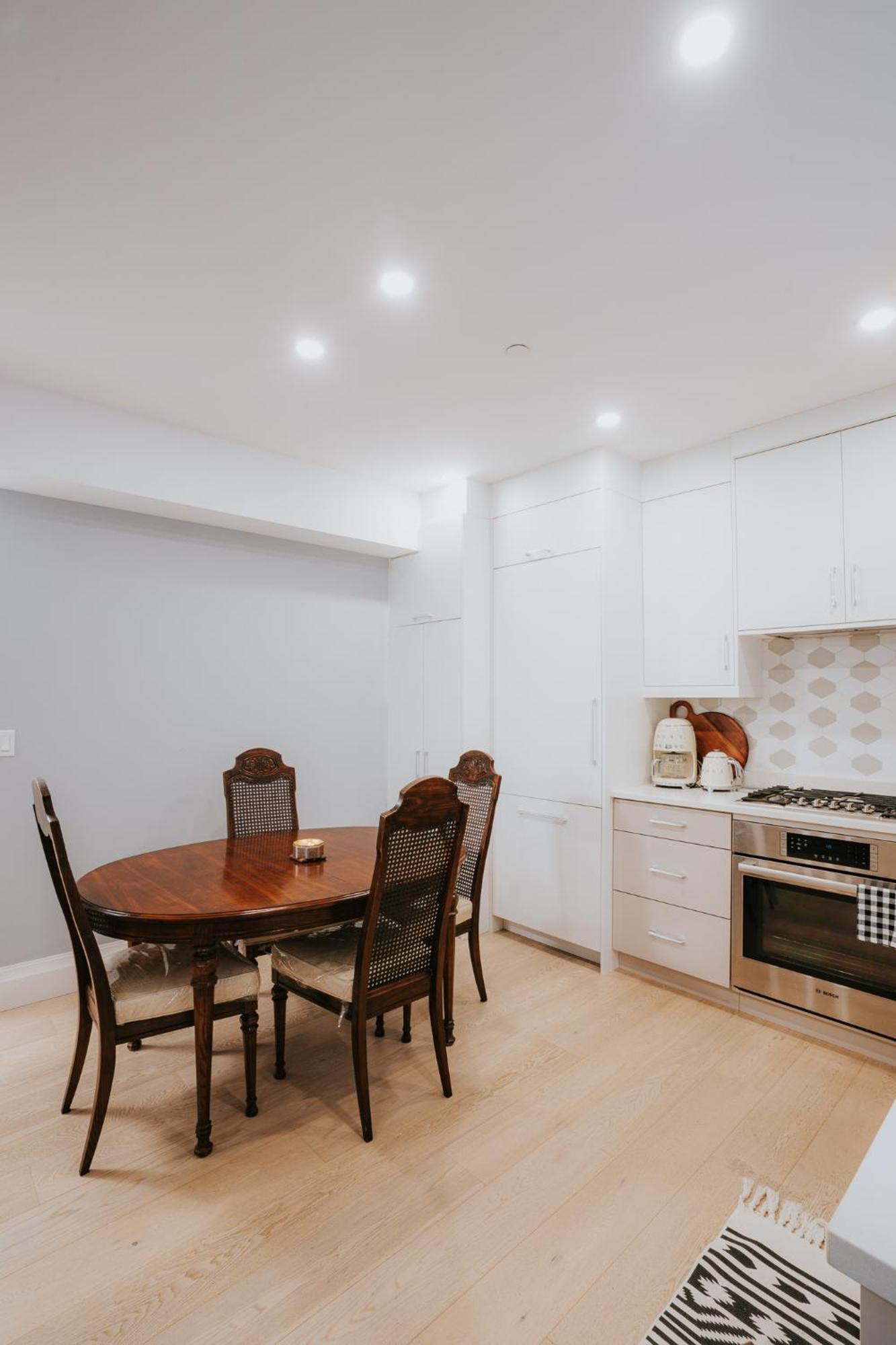 A Gentle Hideaway In The Urban Forest West End Downtown * Vancouver