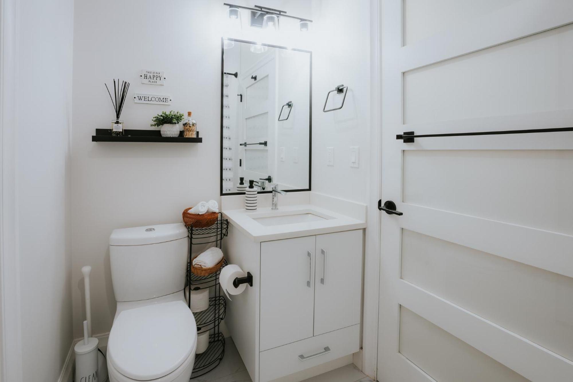 A Gentle Hideaway In The Urban Forest West End Downtown