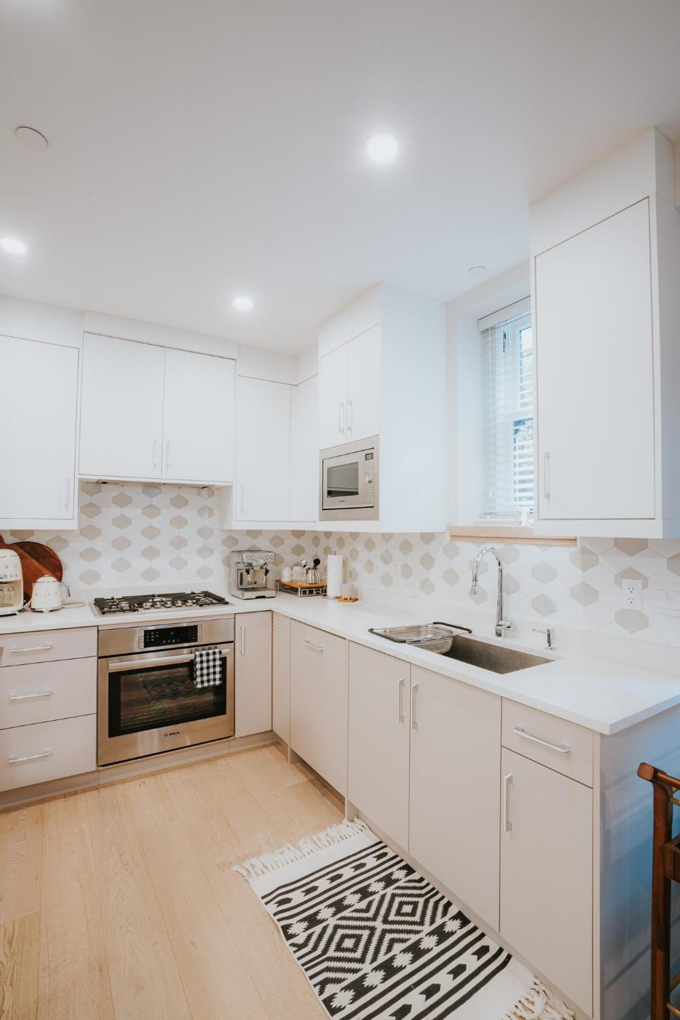 Apartment A Gentle Hideaway In The Urban Forest West End Downtown Vancouver