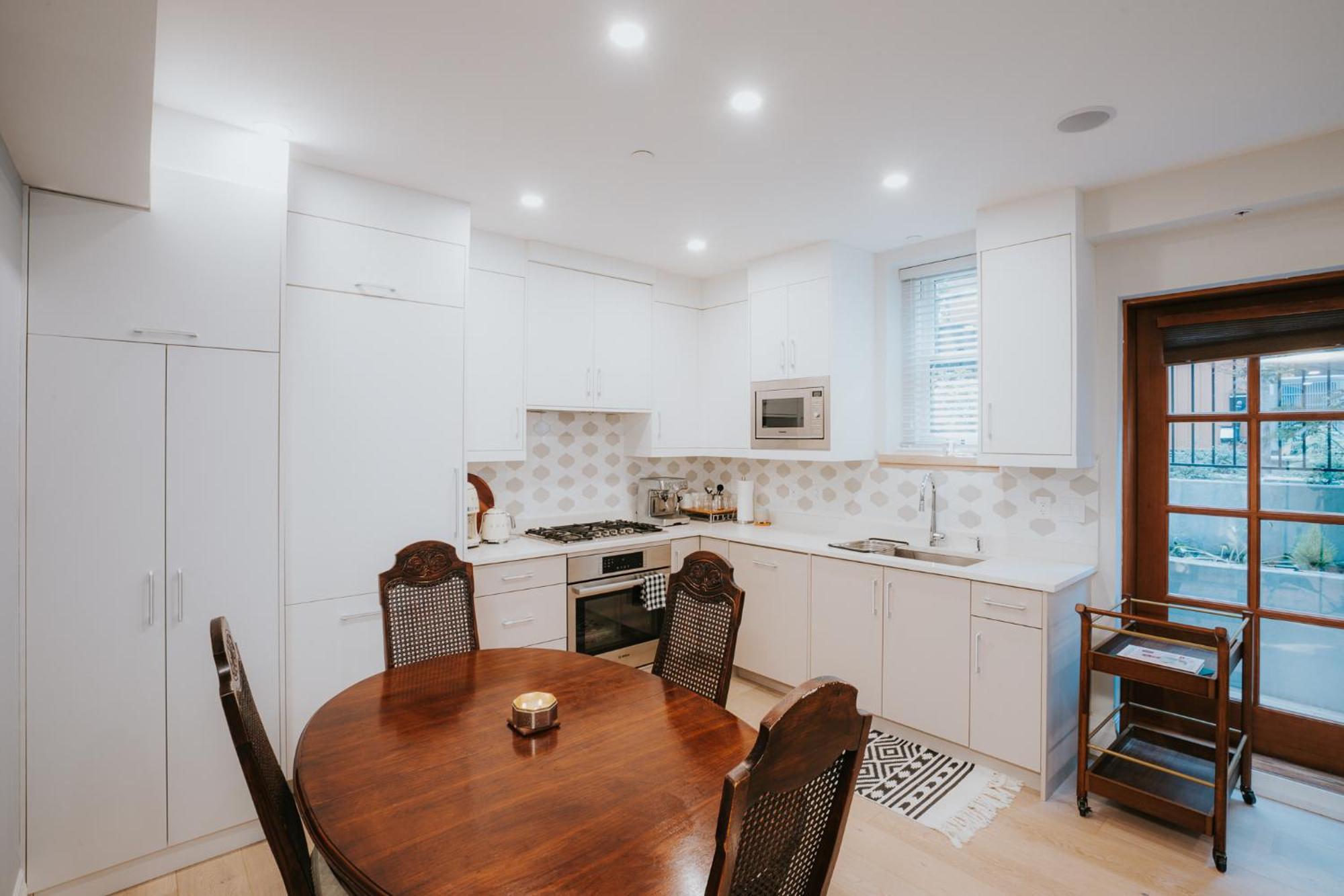 A Gentle Hideaway In The Urban Forest West End Downtown *