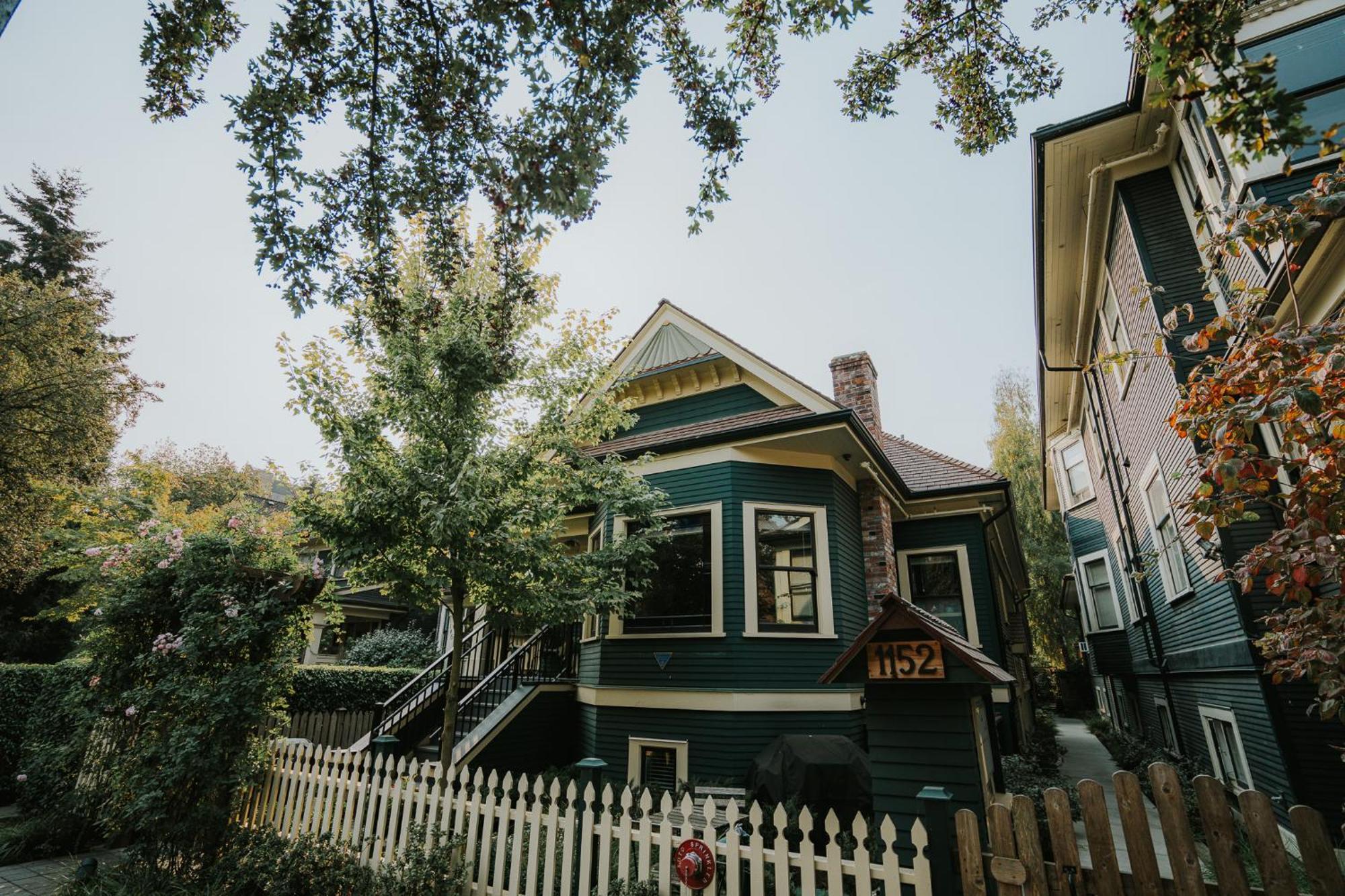 A Gentle Hideaway In The Urban Forest West End Downtown